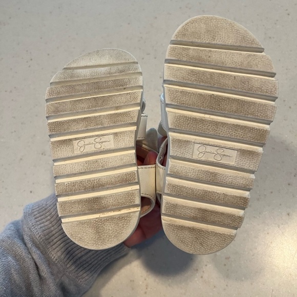 Jessica Simpson Toddler Girls Tia Cross Bow Open Toe Sandals - Picture 5 of 5